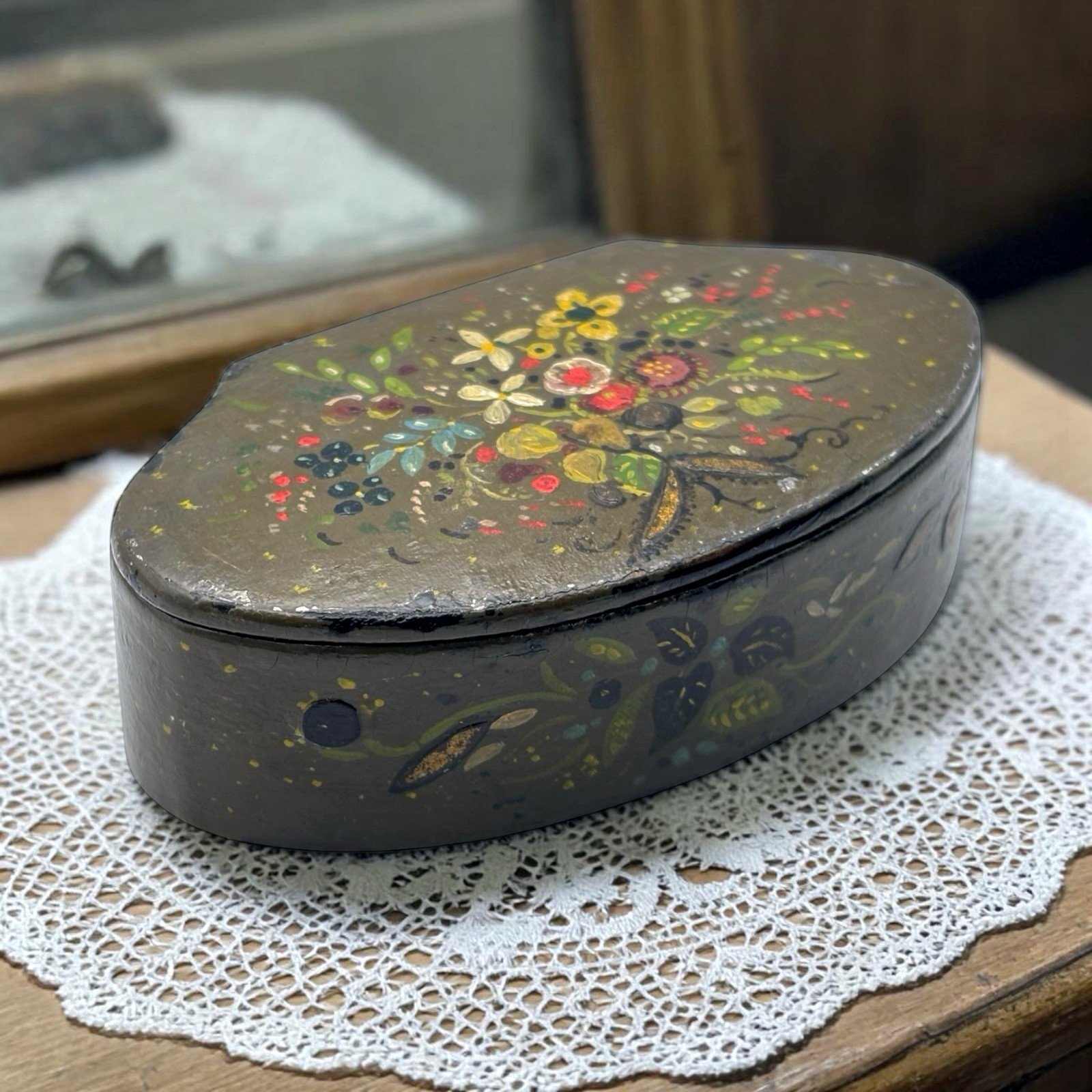Antique Small Lidded Lacquer Paper Mache Snuff Box Hand Painted Flowers Floral