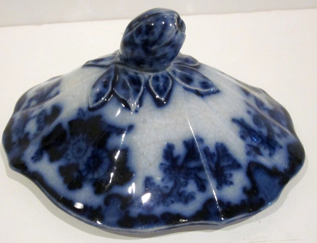 ANTIQUE FLOW BLUE SCINDE PATTERN SMALL TUREEN & COVER 4.5″ X 8.5″ WIDE 1840’S