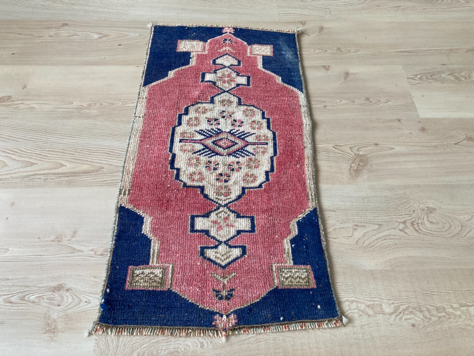 Pink rug, Turkish rug, Vintage small Rug, Rustic rug, Doormat rug, 1.4 x 2.7 ft