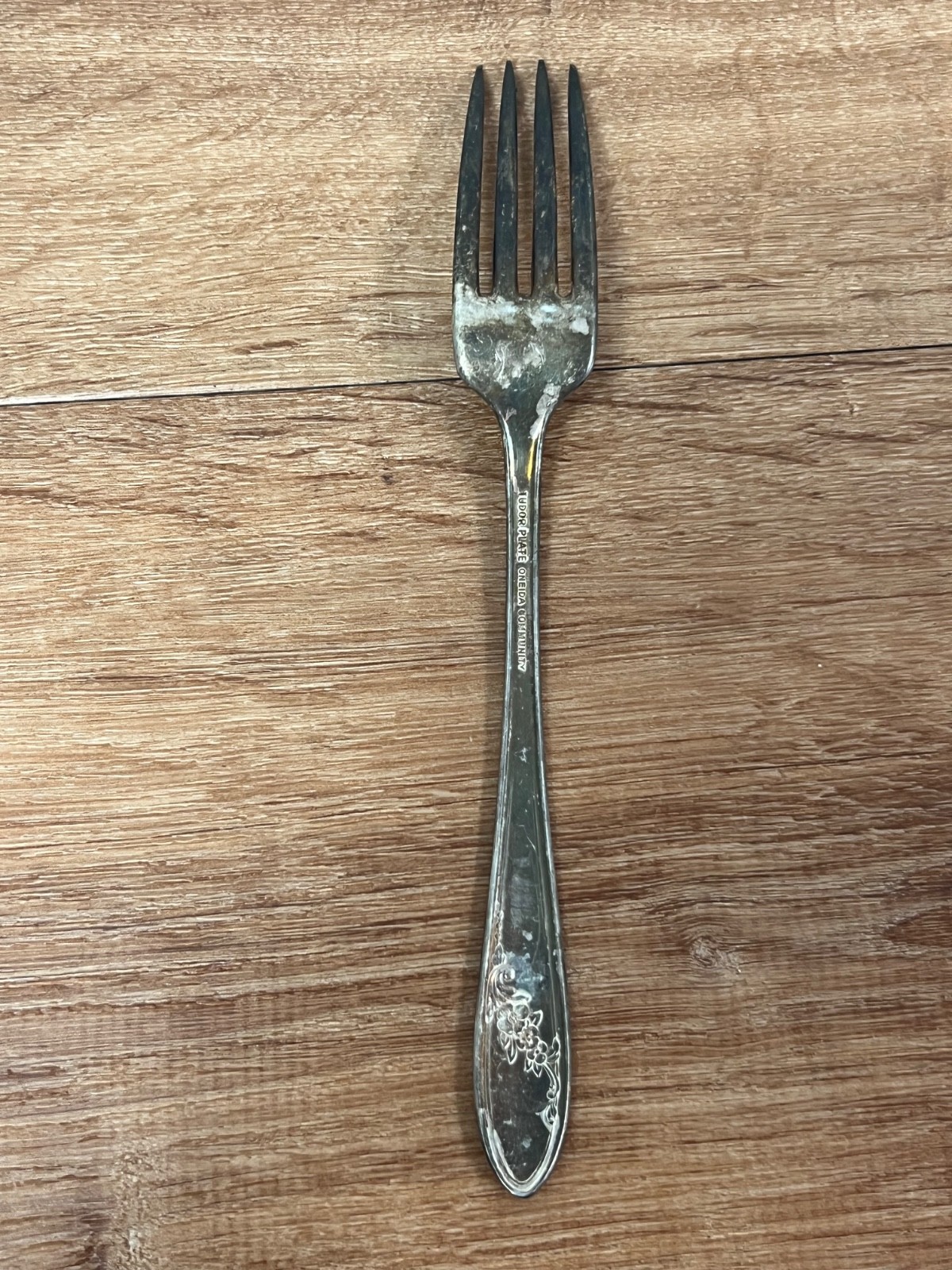 ONEIDA COMMUNITY SILVERPLATE TUDOR PLATE QUEEN BESS II 1946 DINNER FORK