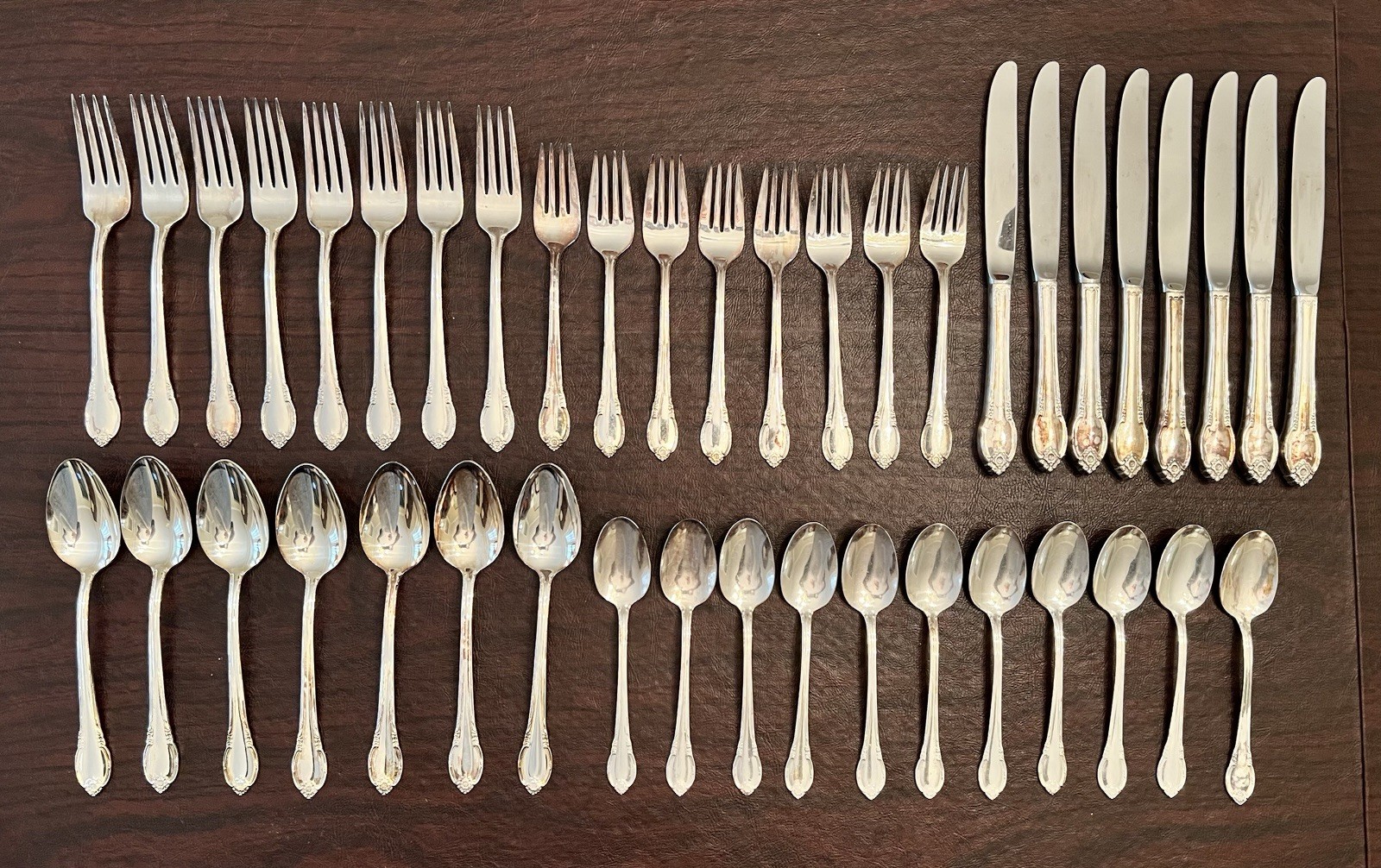 Roger Bros 1847 IS Silver Plate Silverware Set “Remembrance” 42 Pieces
