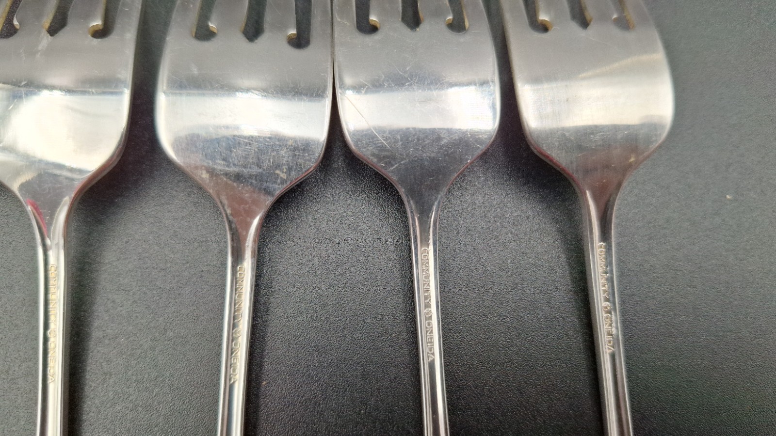 Oneida Bittersweet Repose Silverplate Flatware Set 61 Pc w/ Chest Classic