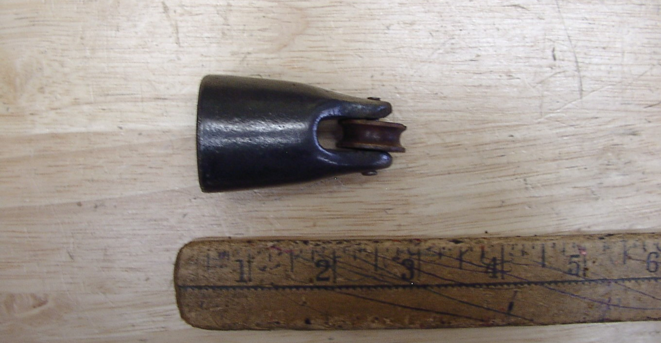Antique 8.1oz. Iron Weight With 13/16″ Diameter Wooden Pulley,3/16″ Capacity,VGC