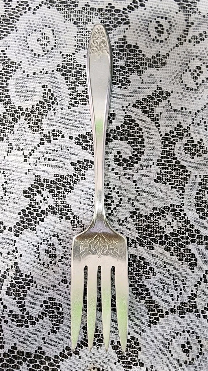 VINTAGE c1929 LADY DORIS AKA PRINCESS PATTERN SILVERPLATED MEAT SERVING FORK🥩
