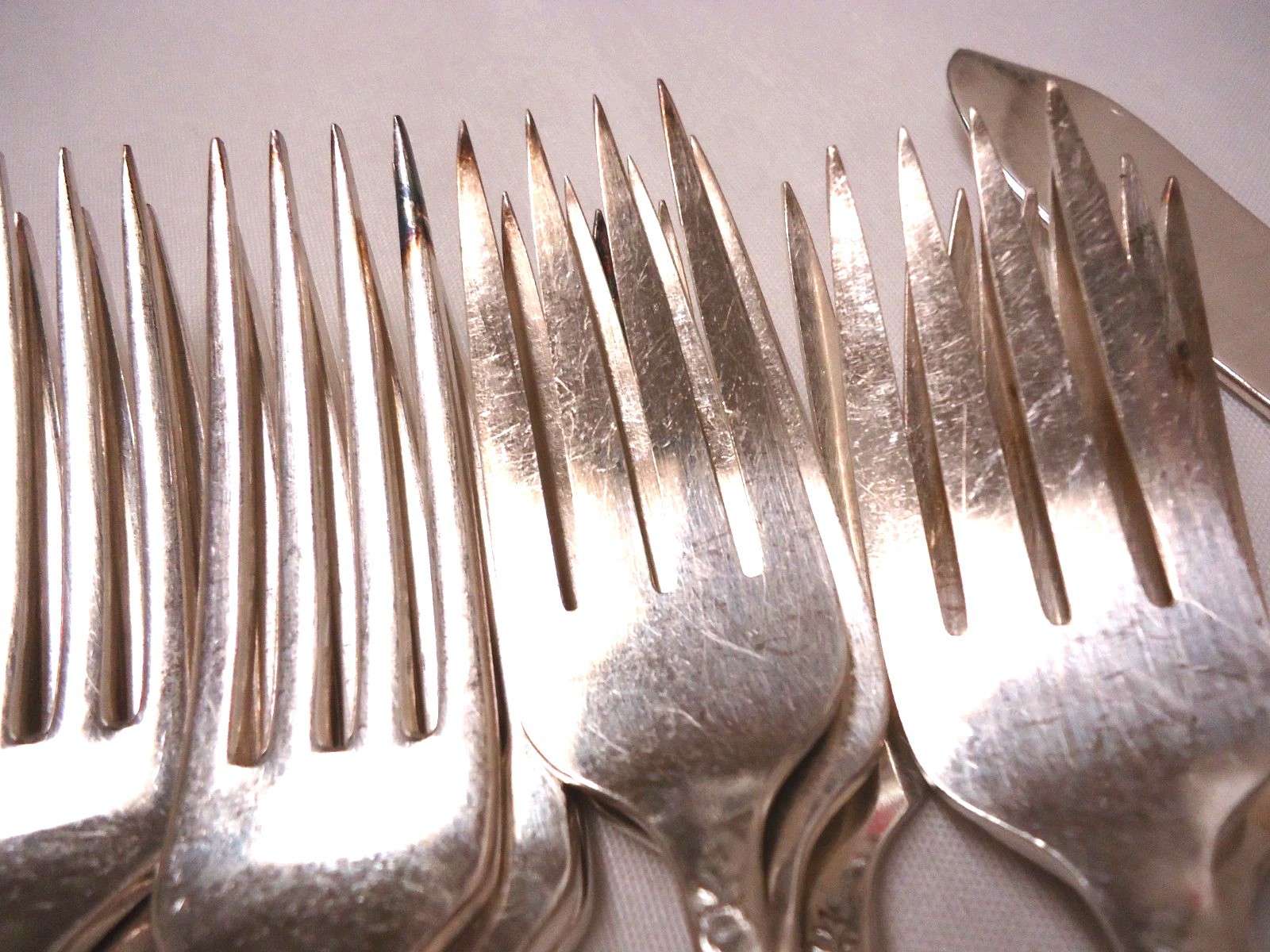 ASSORTED SILVERPLATE FLATWARE MIXED LOT BULK 130-PIECES