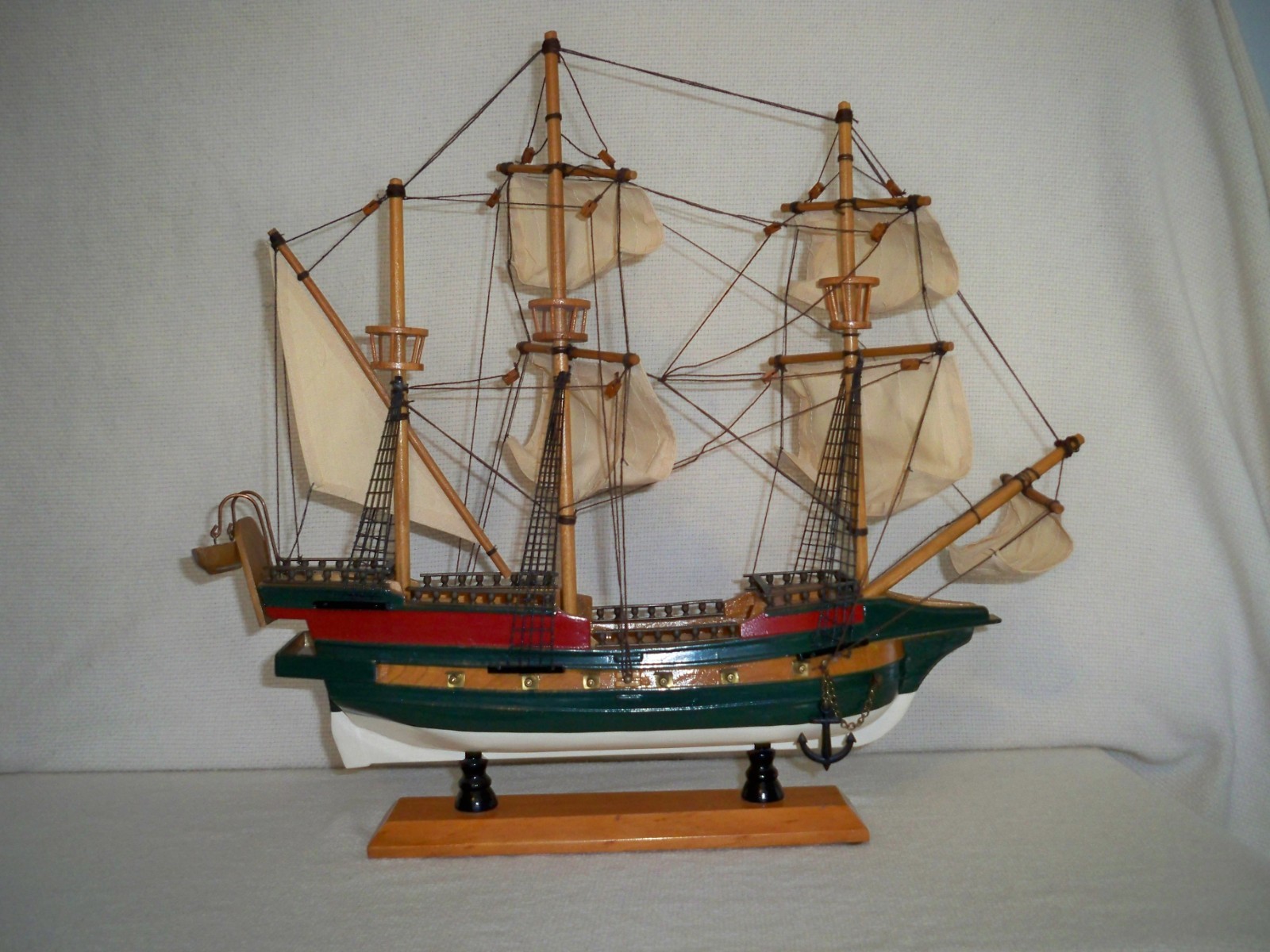 wood sailing ship model GOLDEN HIND 1578