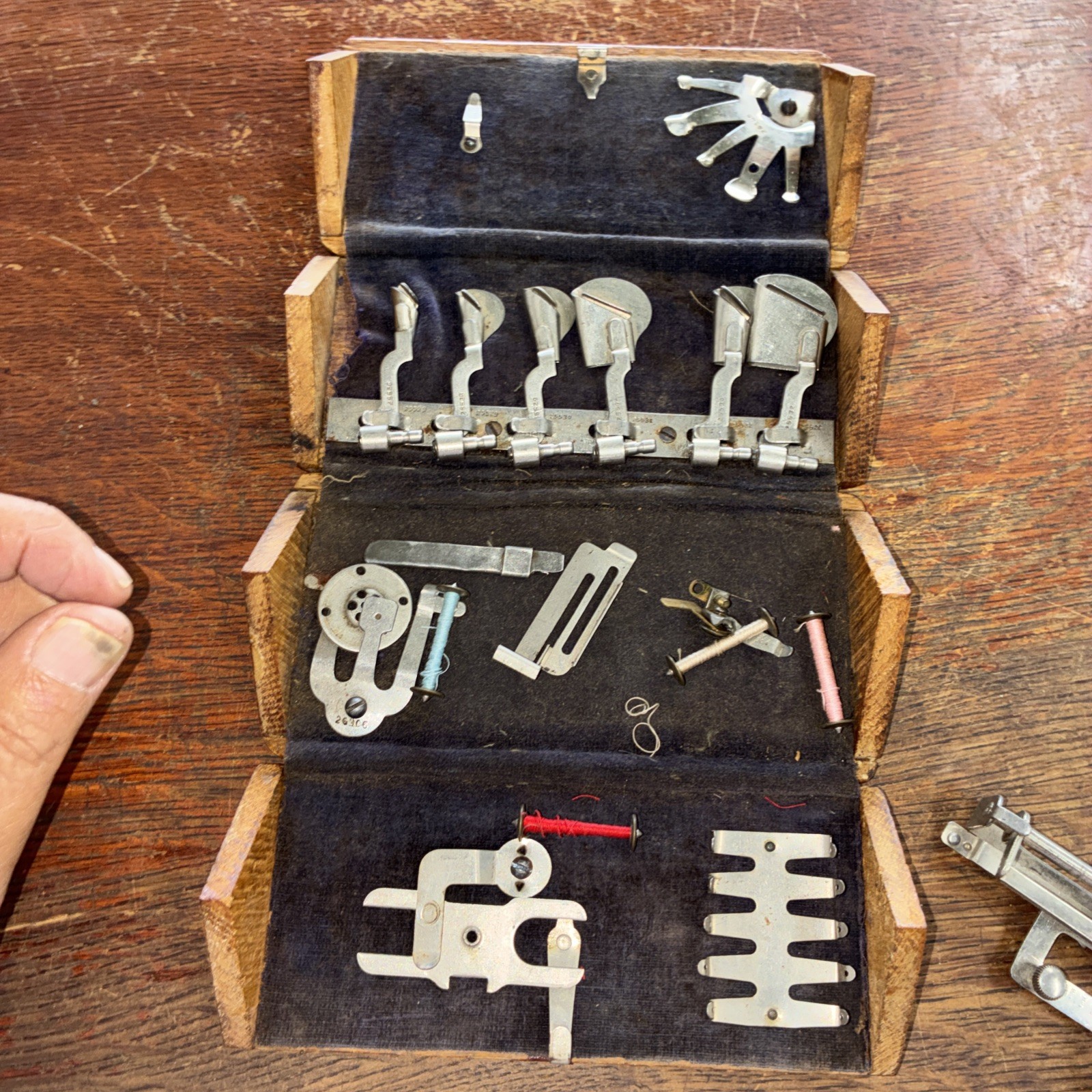 Antique SINGER Oak Sewing Machine Attachments Parts Box Dovetailed Corners 1889
