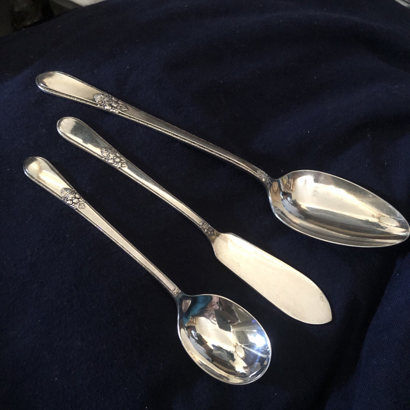 3 Pc Adoration Fruit 1847 Rogers Int’l Butter Knive Tablespoon Sugar Spoon