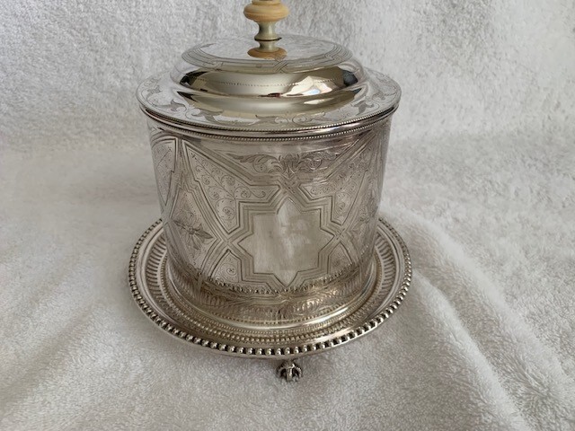 Fine Antique Elkington & Co Silver Plated Biscuit Box with Detailed Engravings