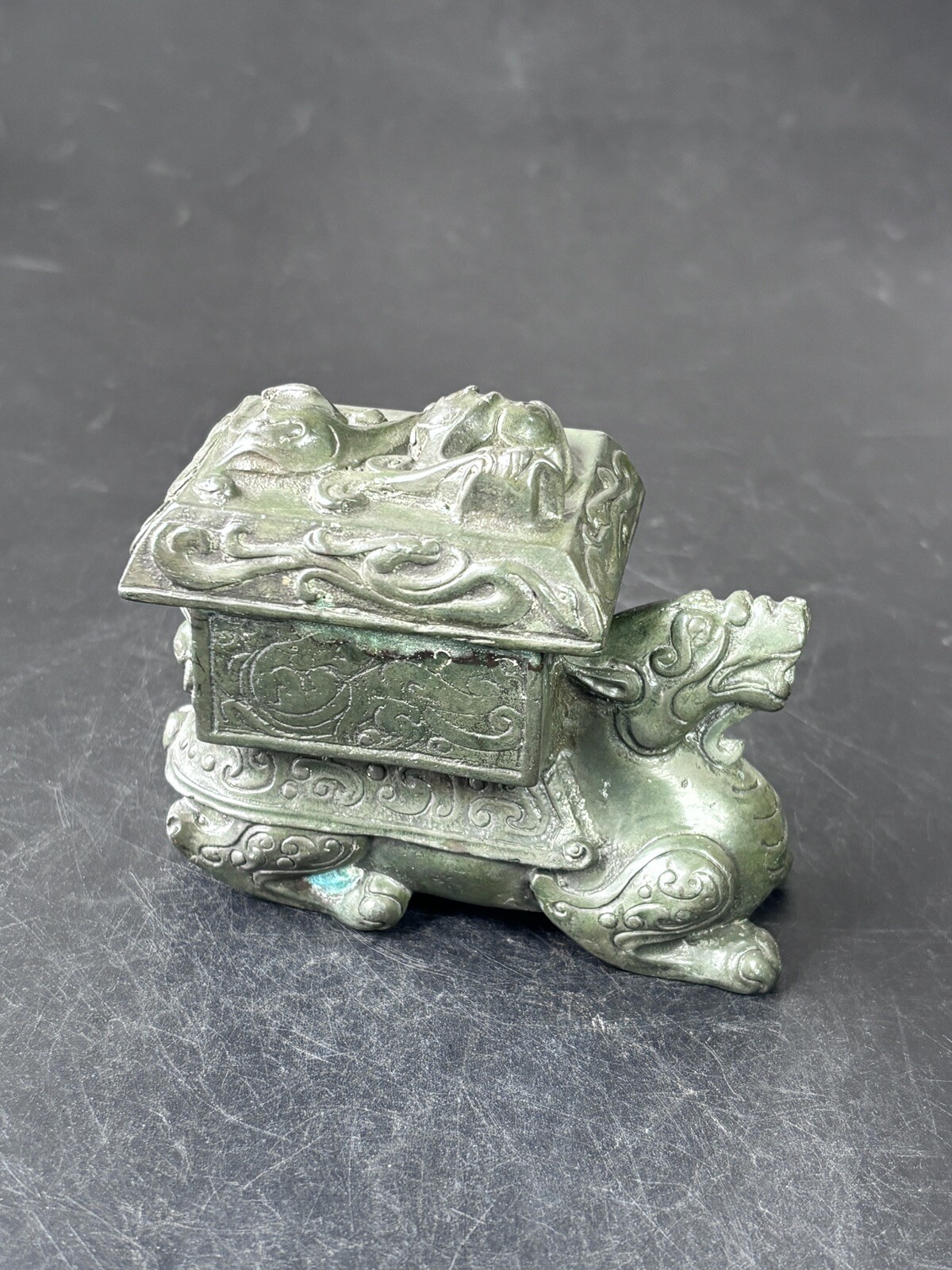Chinese bronze box ware lucky beast shaped vessel chi Dragon design lid 瑞兽形 盒子