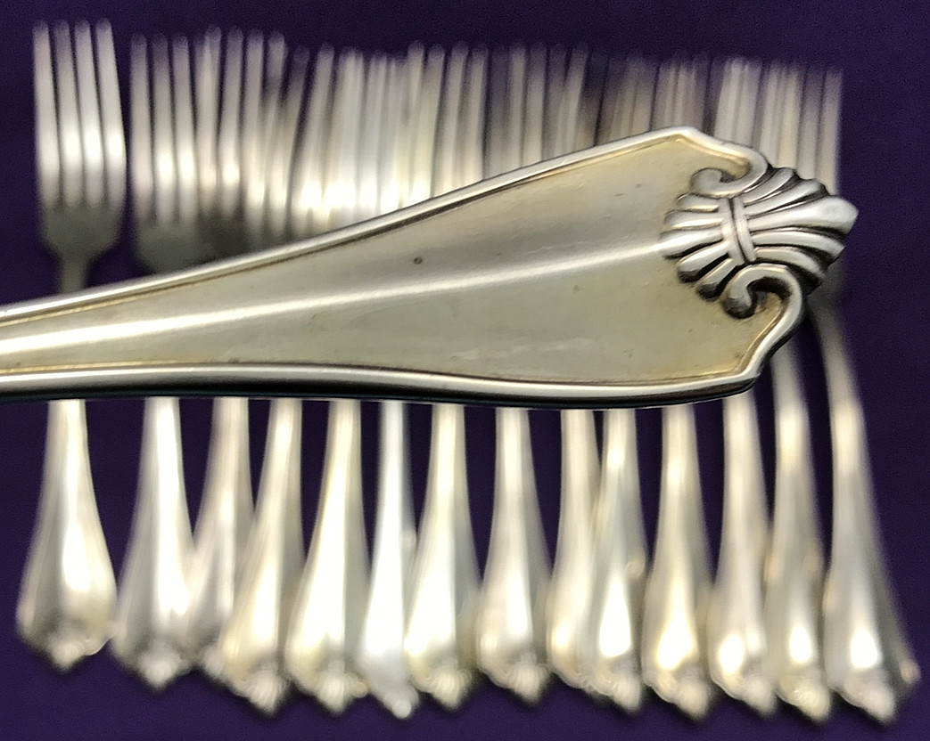 Set of 15 1985 KING JAMES Silverplated 7.5″ DINNER FORKS by 1881 Rogers