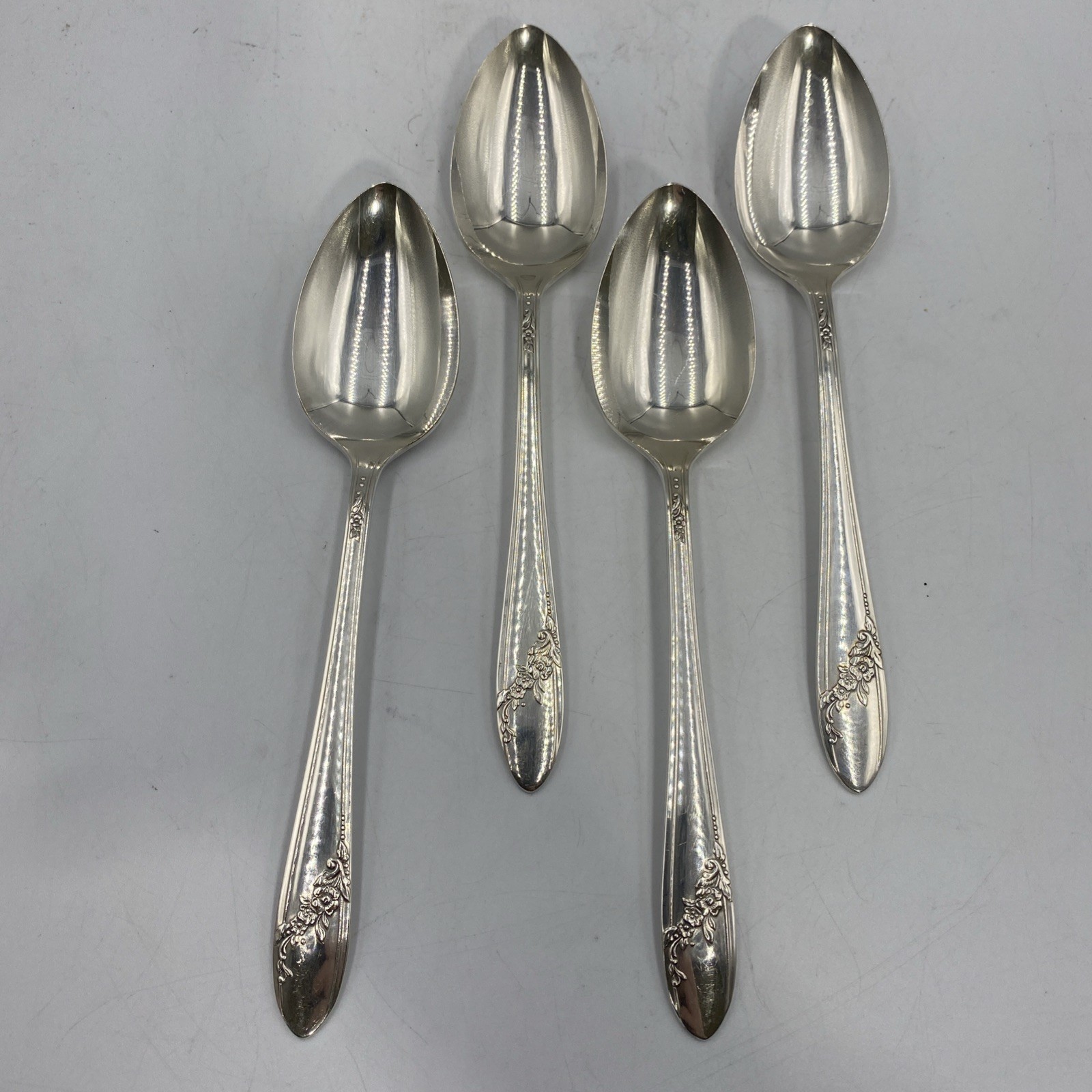 Set Of 4 Tablespoons Oneida Community Tudor Silver Plate Queen Bess II 1946