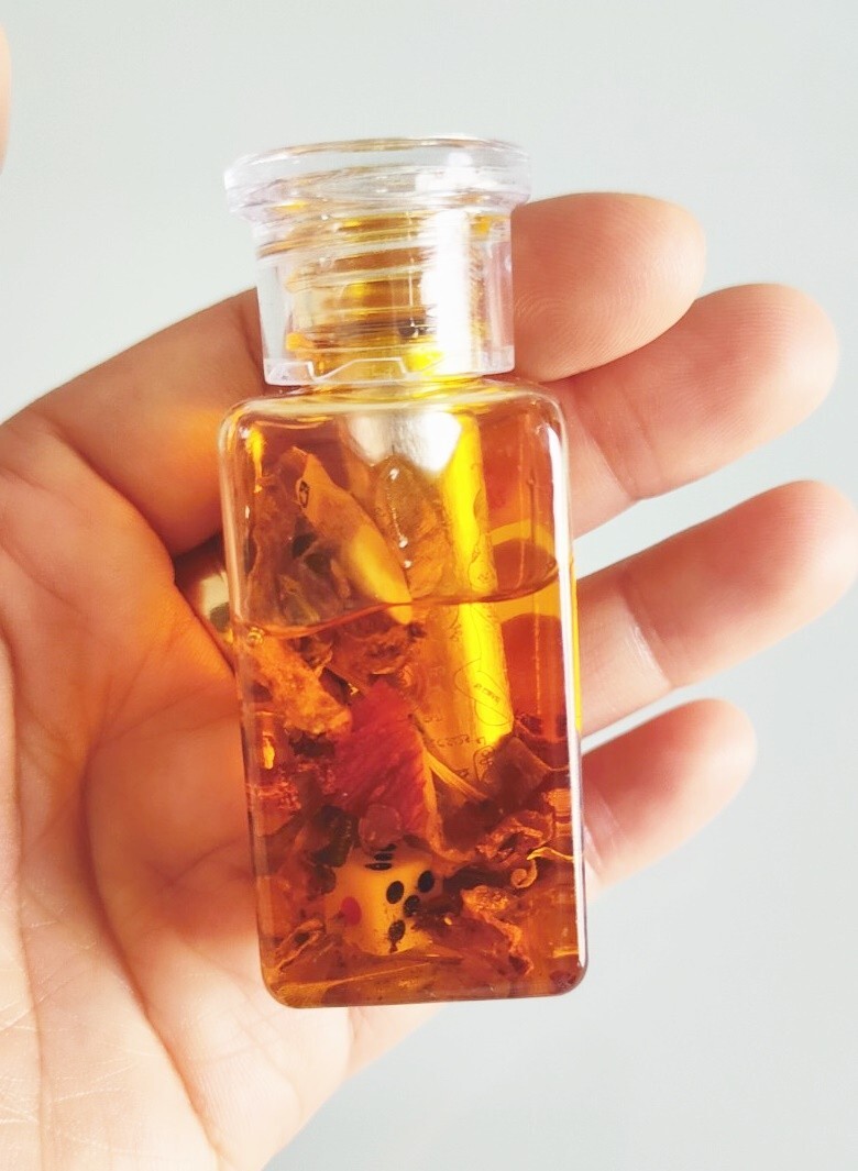 Amulet Magic God Groan Oil Charm Thai Fetish Love Lover Business Money LP Poon