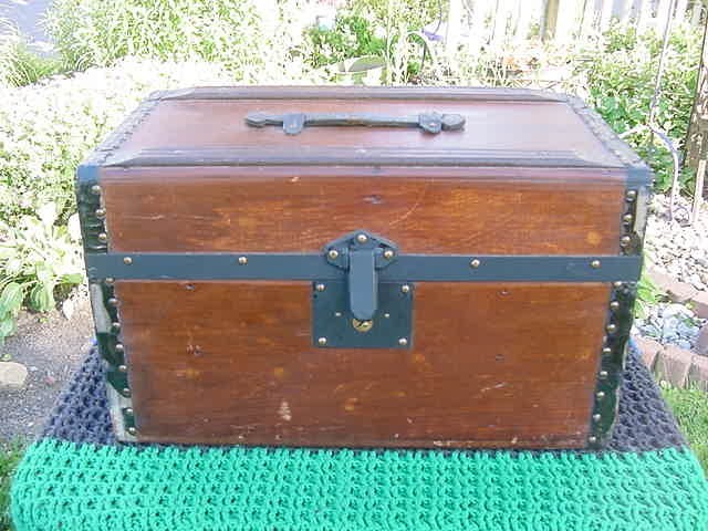 ANTIQUE 1800’S M.C. LILLEY & CO SMALL WOODEN TRAVEL STEAMER TRUNK CHEST 18X11X11