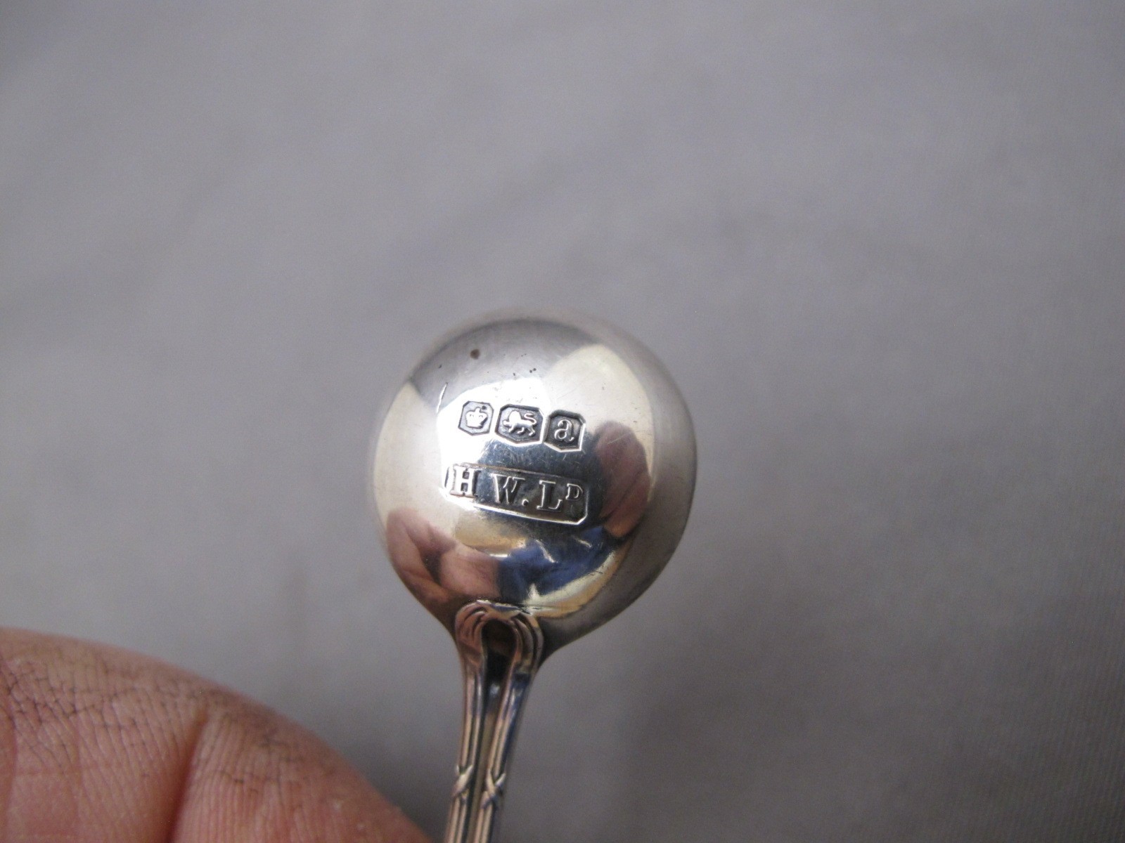 Good ENGLISH Sterling FASCINE Pattern INDIVIDUAL SALT SPOON-Wilkinson, 1918-19