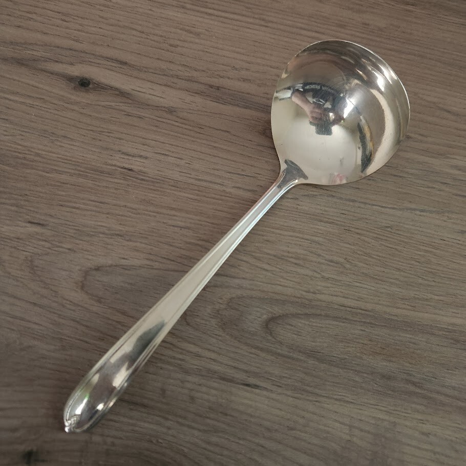 Oneida Silver Longchamps Chaumont Solid Gravy Ladle 7″ Silverplate 1935