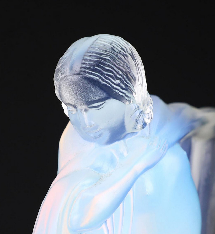 Exquisite French Art Deco (ca 1932) Etling ‘Nue Au Bras Tendu’ Opalescent Glass