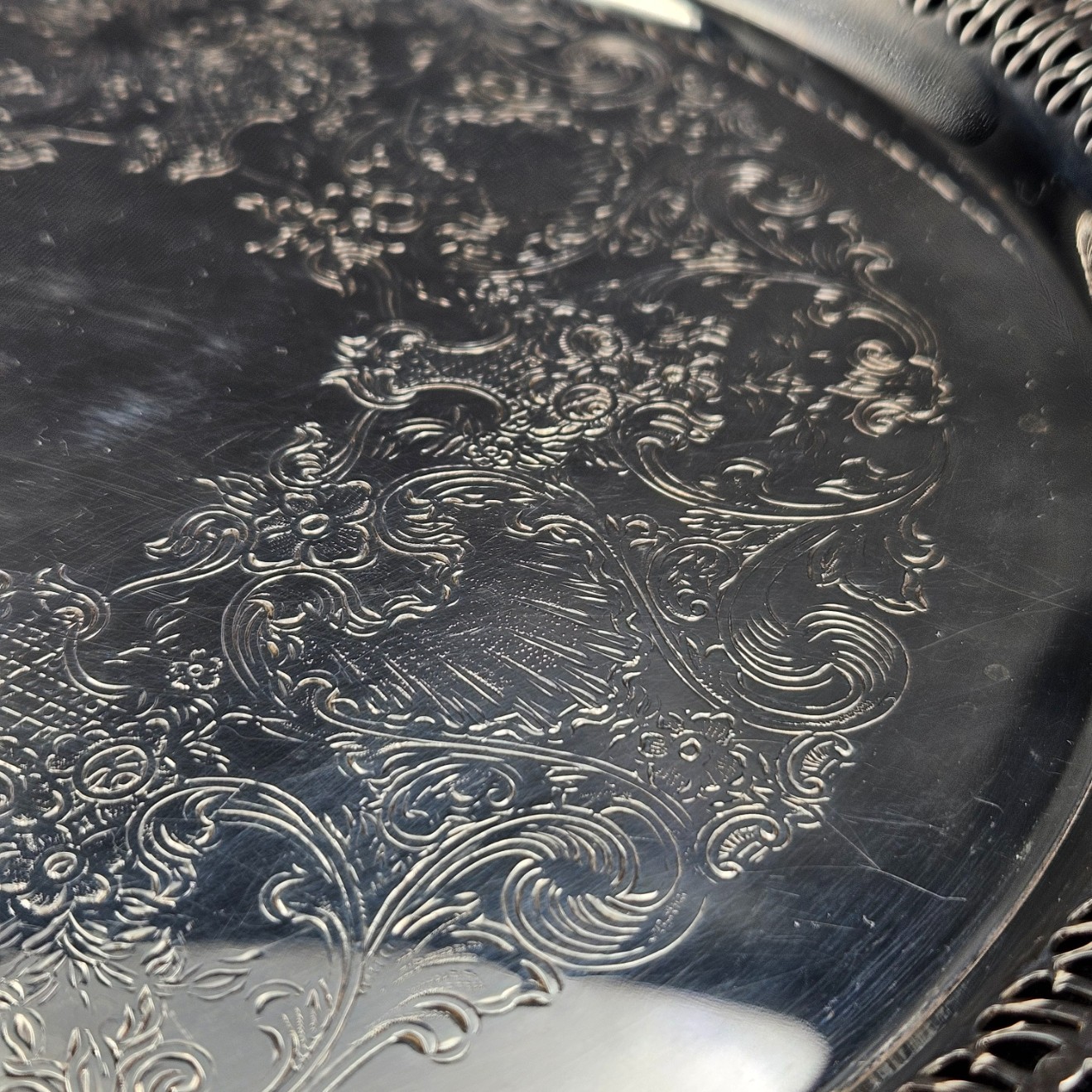 International Silver Co 12″ Silverplate Round Serving Tray Pierced Rim Rope Edge