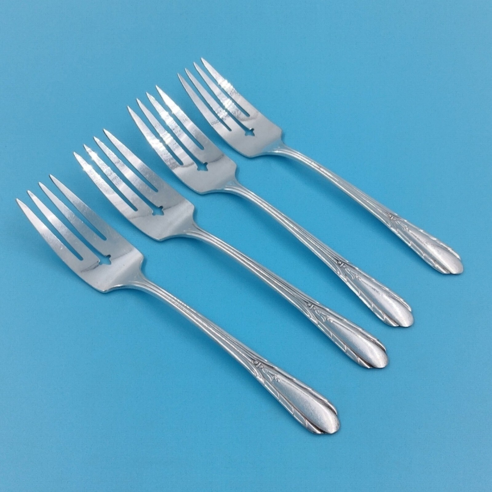 Set of 4 Oneida LYNNWOOD MEMORY Salad Forks 6 1/8″ Genesee Silverplate Flatware