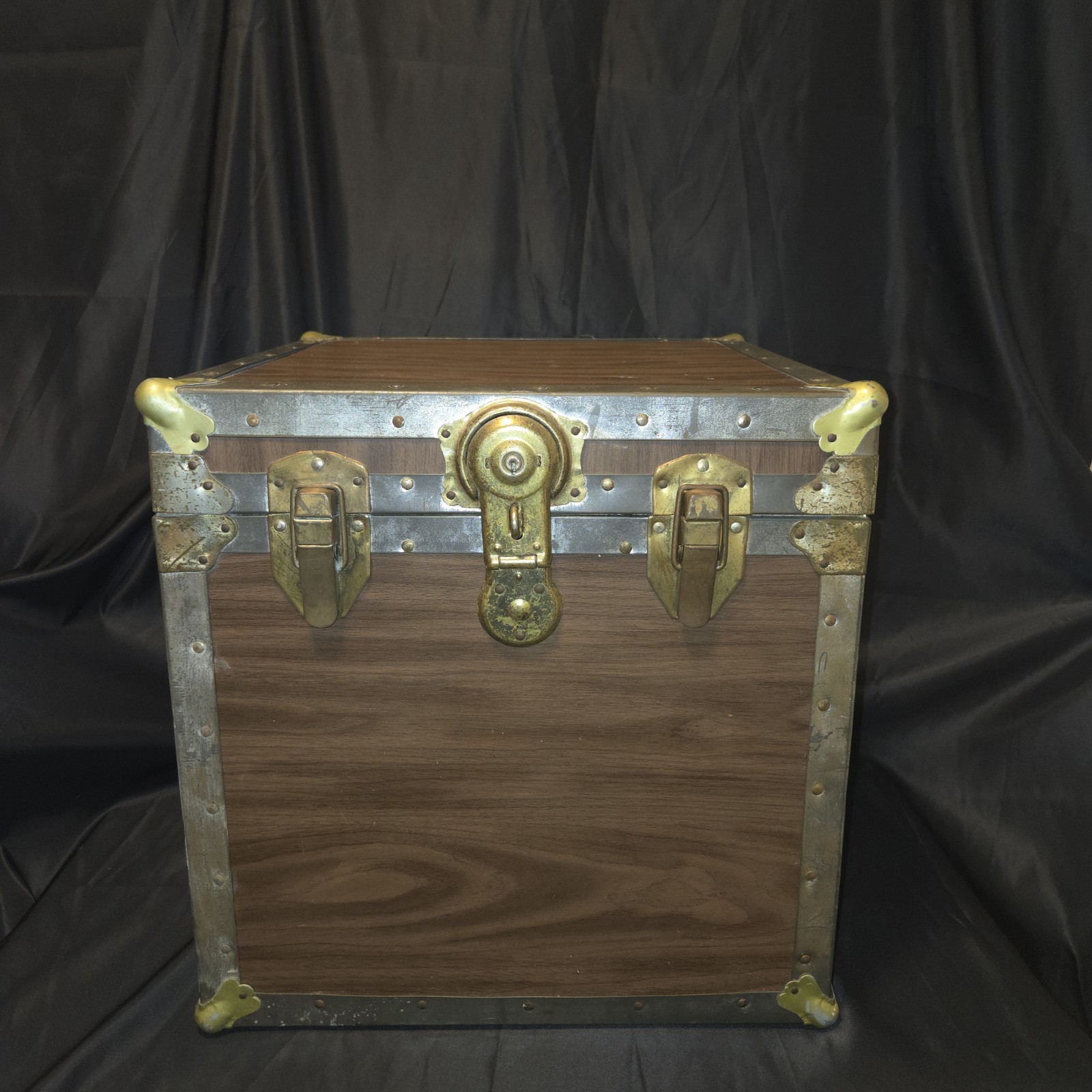 Vintage Mid Century Union Trunk Cube Footlocker Storage Chest WITH KEY Canadian