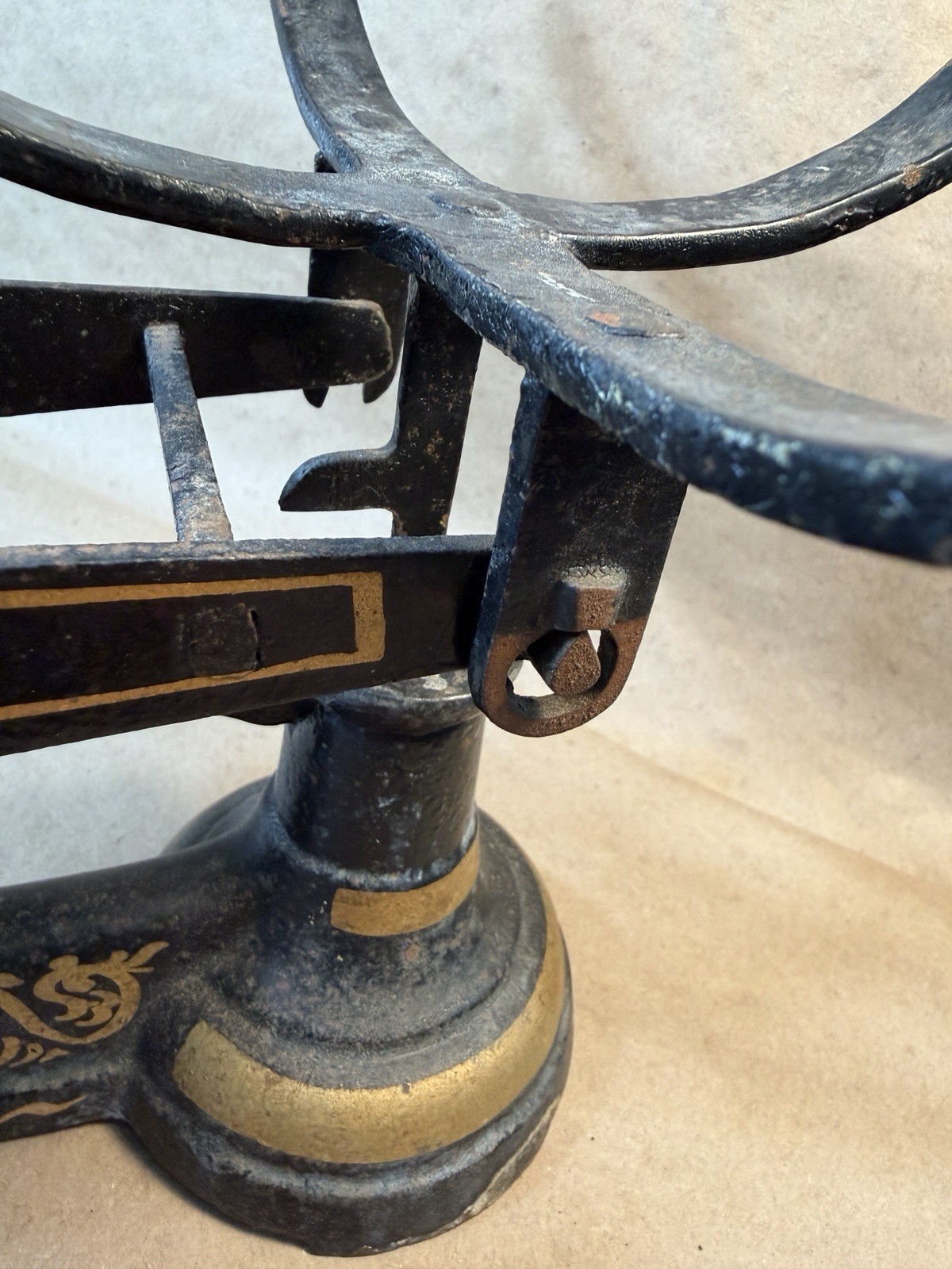 Vintage Cast Iron Balance Scale w/ 6 Weights Tray Antique Kitchen Decor