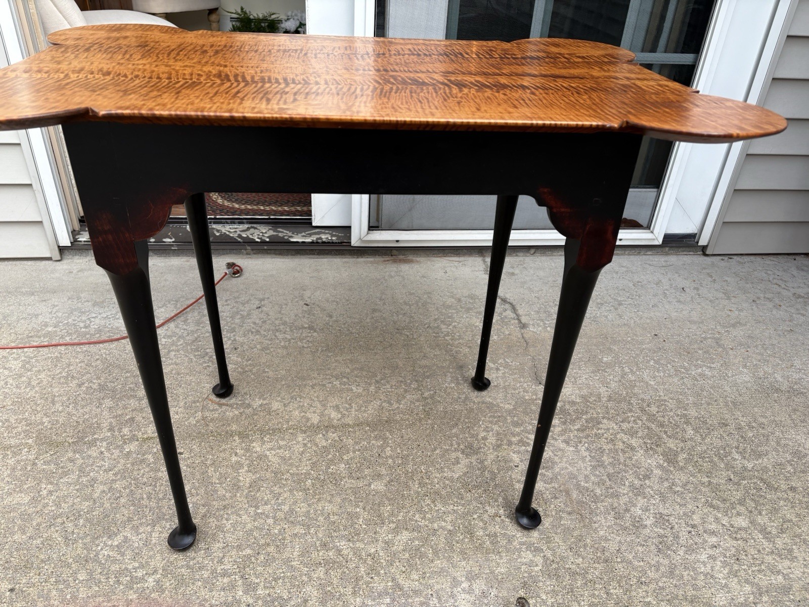 J L TREHERN PORRINGER TIGER MAPLE TEA TABLE CIRCA 1700