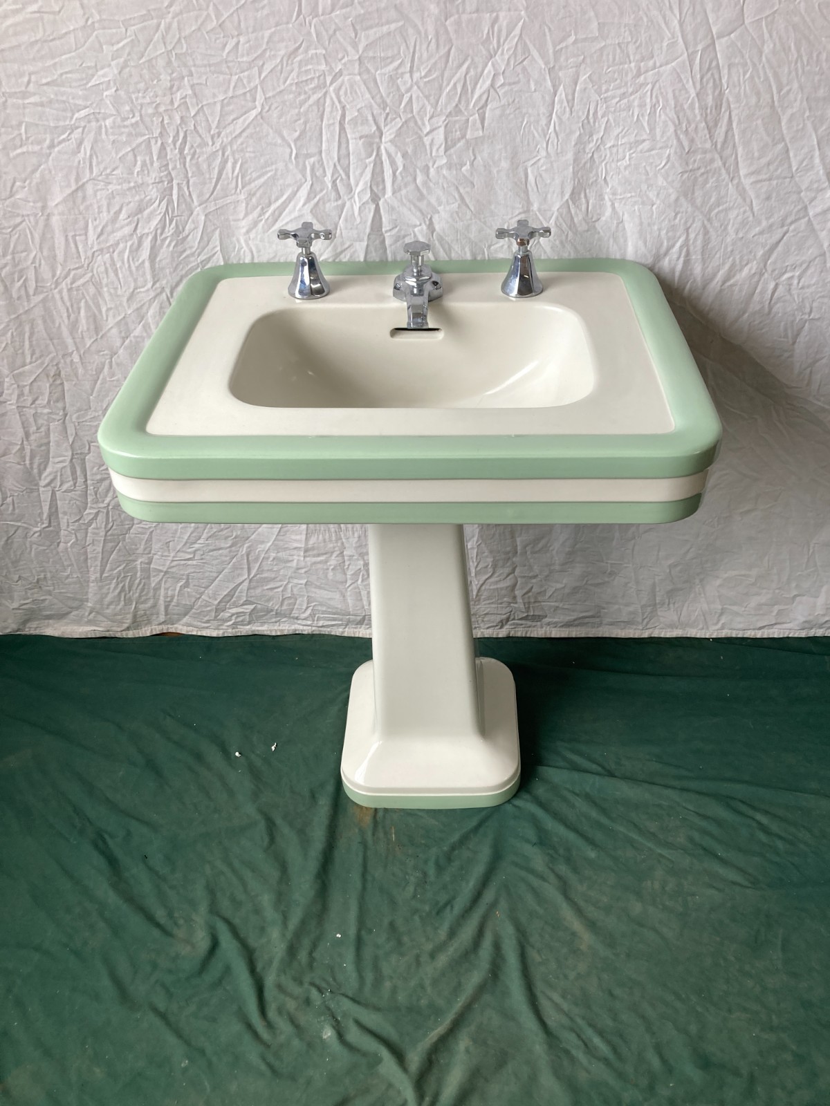 Antique 27×22 White Pale Jade Green Pedestal Bath Sink Crane Corwith 253-26E
