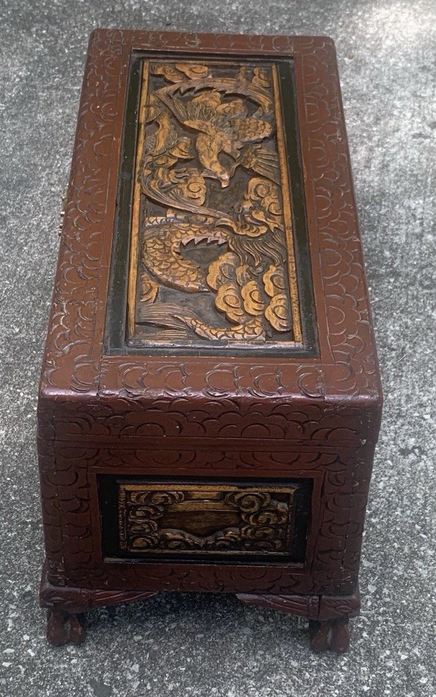 Vtg Large Chinese Carved Dragon & Phoenix Design Camphor Wood Chest Trunk 27.5”