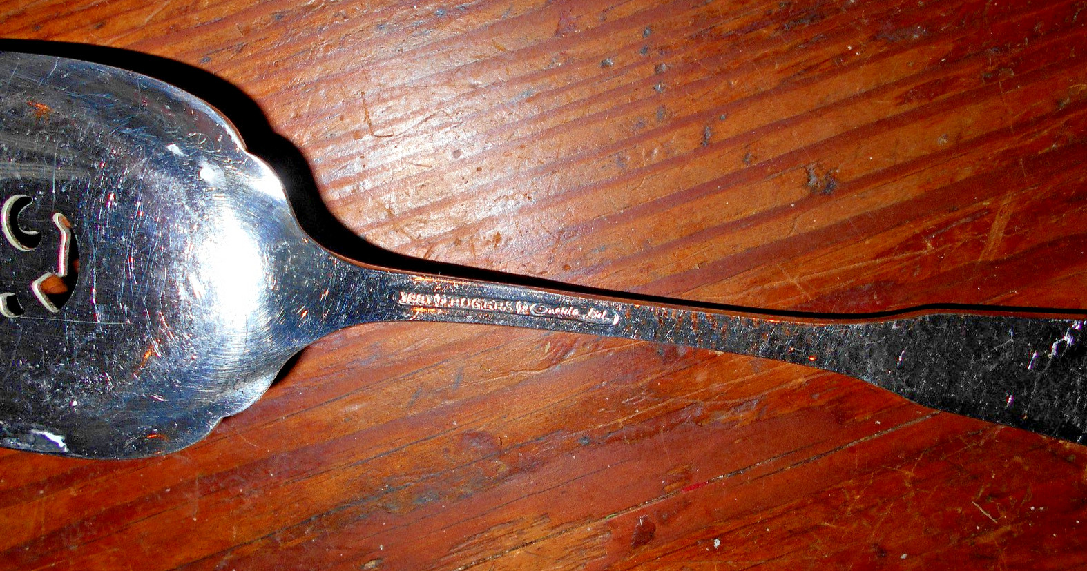 1881 Rogers Oneida Ltd Hammered Pierced Bicentennial 1776-1976 Cake Pie Server