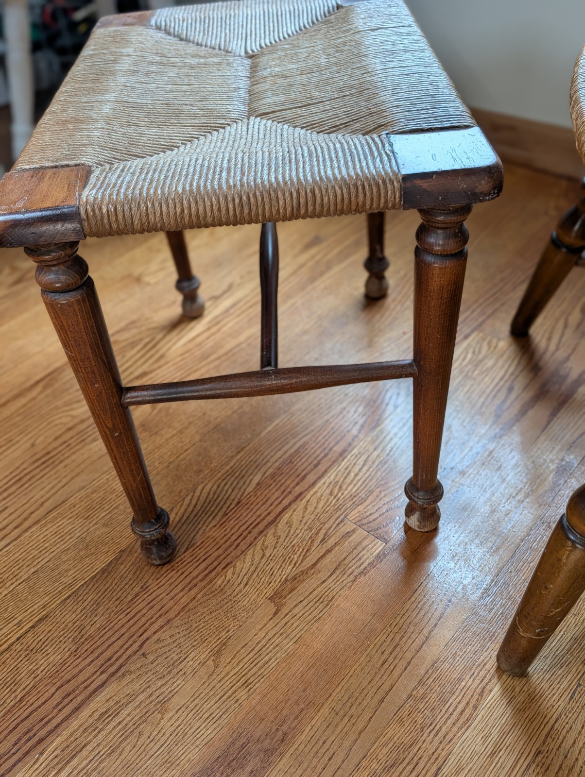 ANTIQ Nichols & Stone Windsor Brace-Back Rush Seat Arm Chair Matching Foot Stool