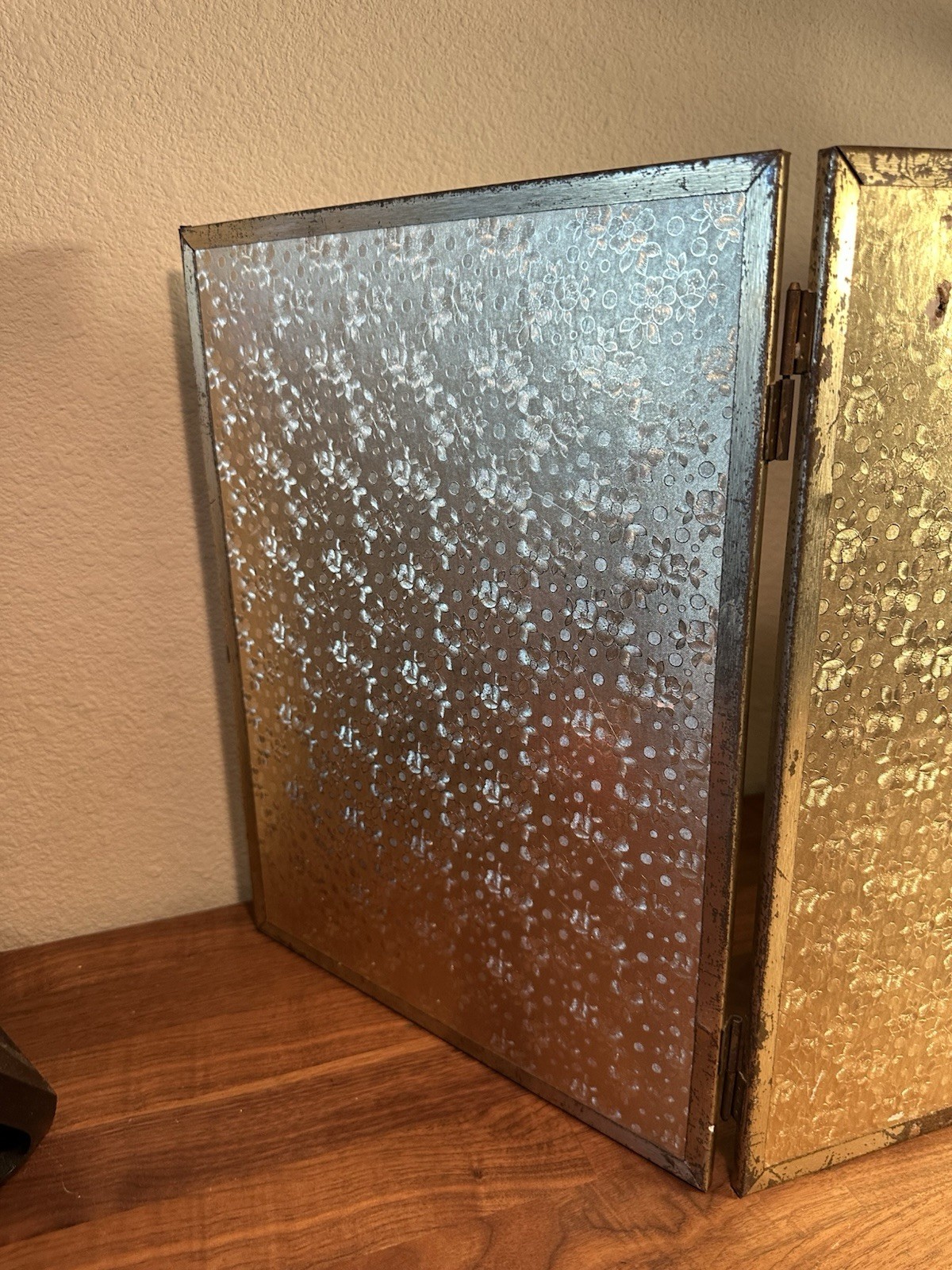 RARE 1960s Tri Fold Vanity Mirror Gold MCM FLORAL IRIDESCENT ✨
