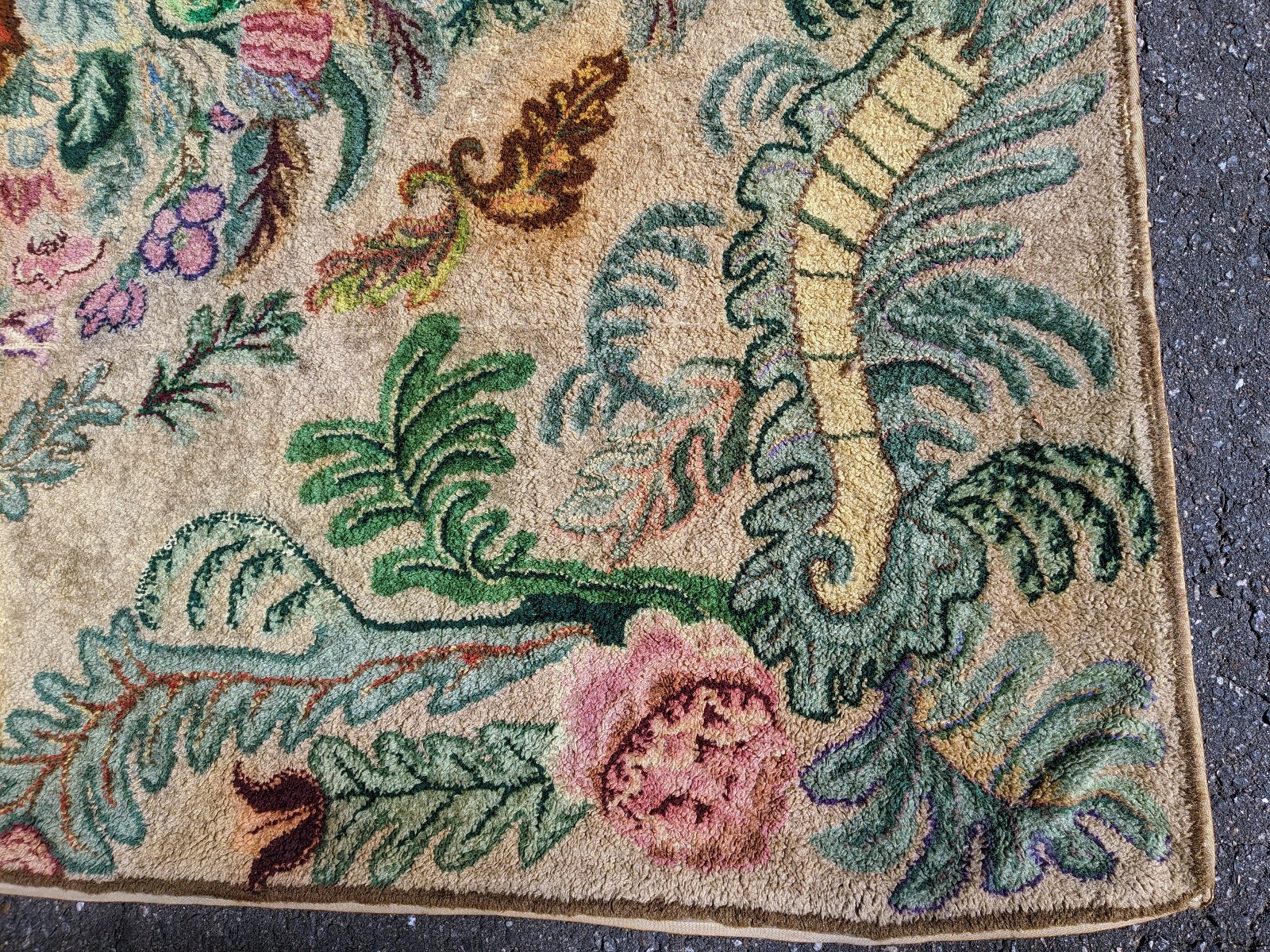 Large 7.5′ x 7.5′ Antique Folk Art American Hooked Rug Floral Wool