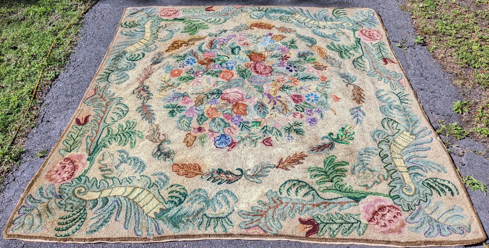 Large 7.5′ x 7.5′ Antique Folk Art American Hooked Rug Floral Wool