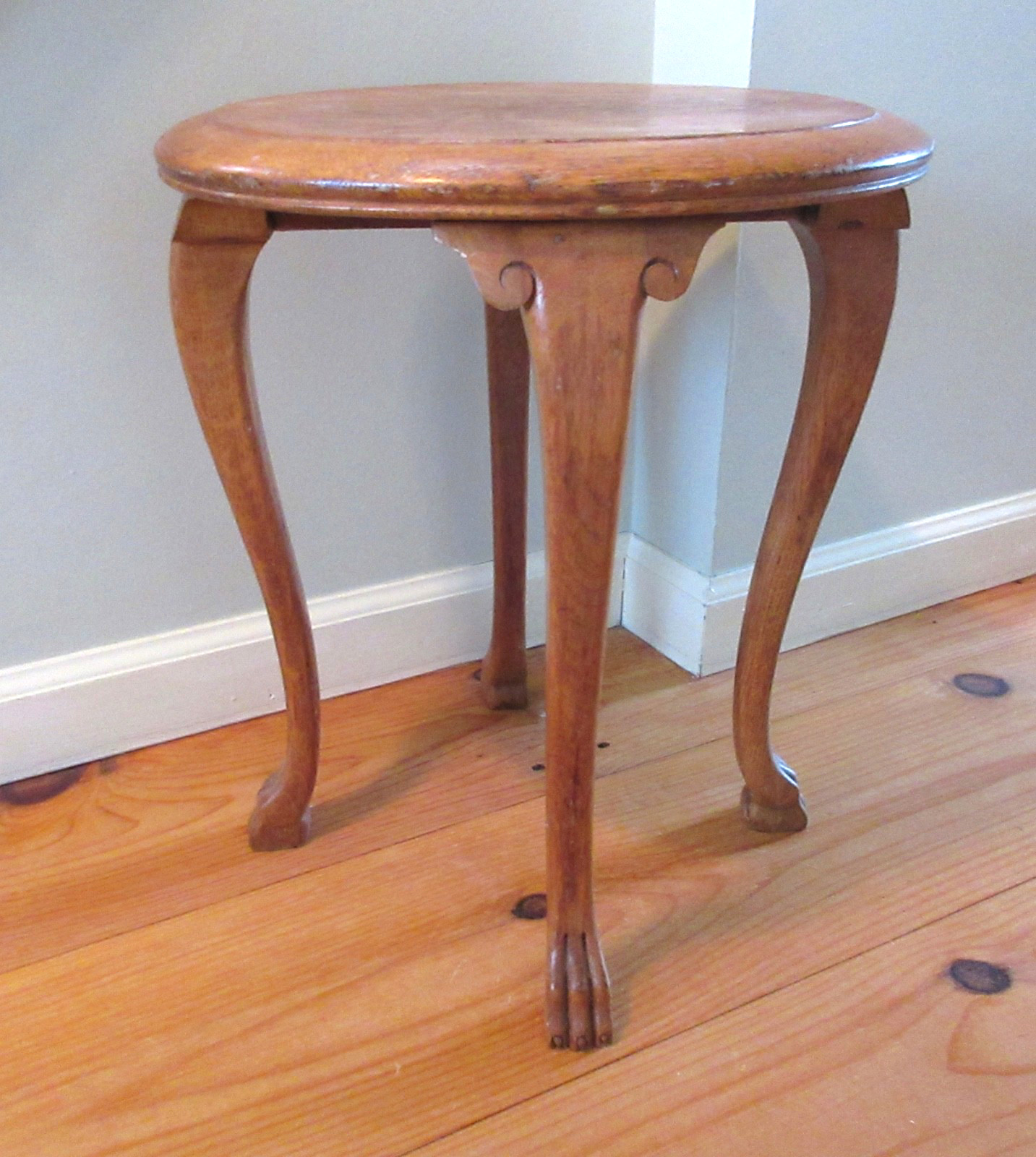 Vintage Oak Carved Paw Foot Round Plant Stand Side Table 18″ x 15″