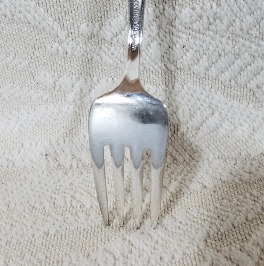 WINTHROP SILVER PLATE DESSERT APPETIZER HOR D’VOUERS COCKTAIL SMALL BABY FORK 4″