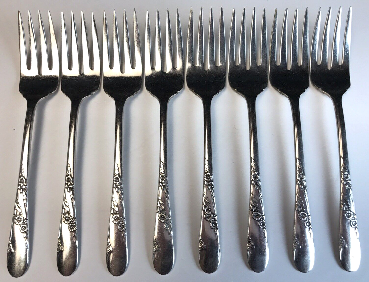 Oneida TUDOR PLATE BRIDAL WREATH Flower Silverplate Salad Forks Set of 8