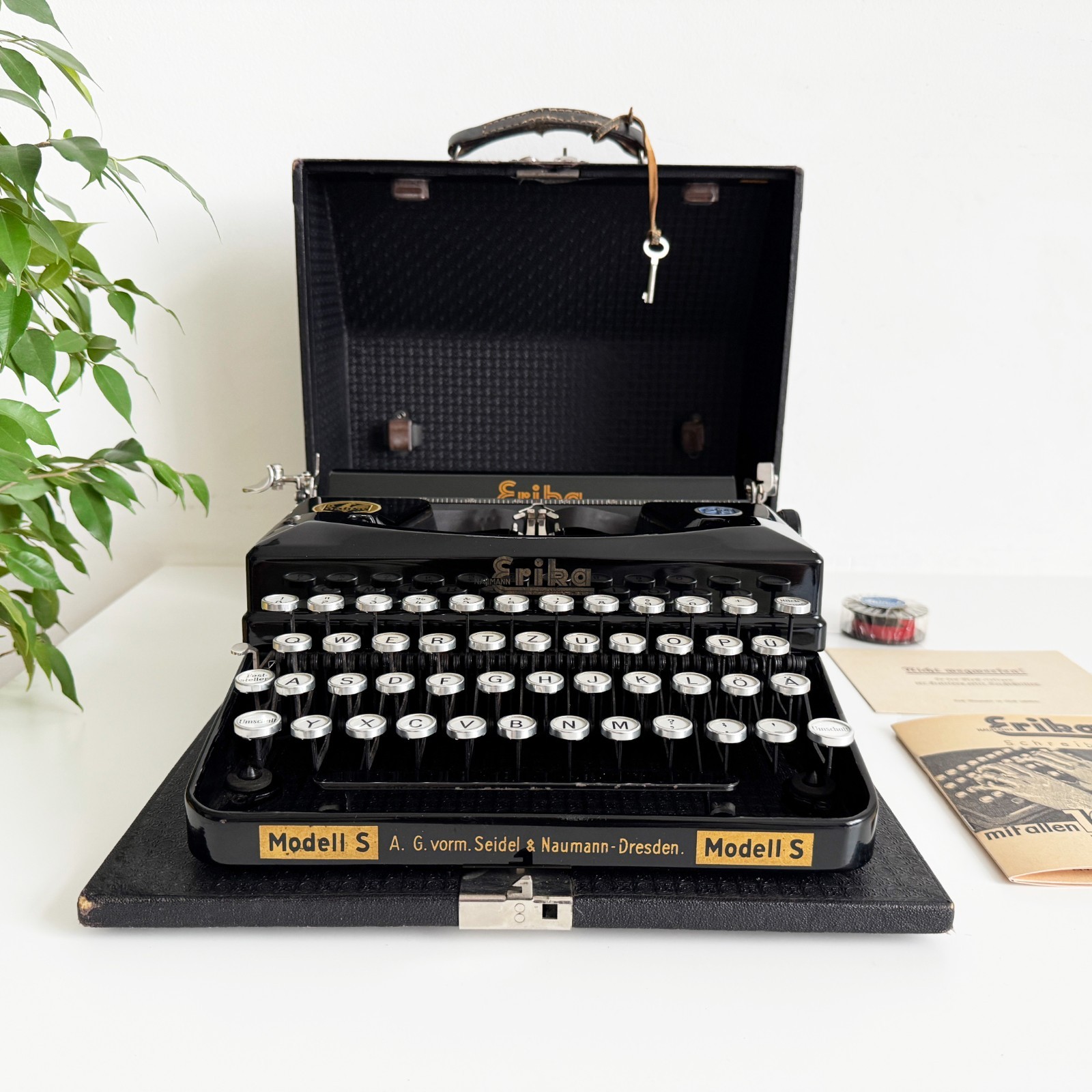 Erika S Typewriter | 1930s | Working | Serviced | UPS 3-Day to US/CAN