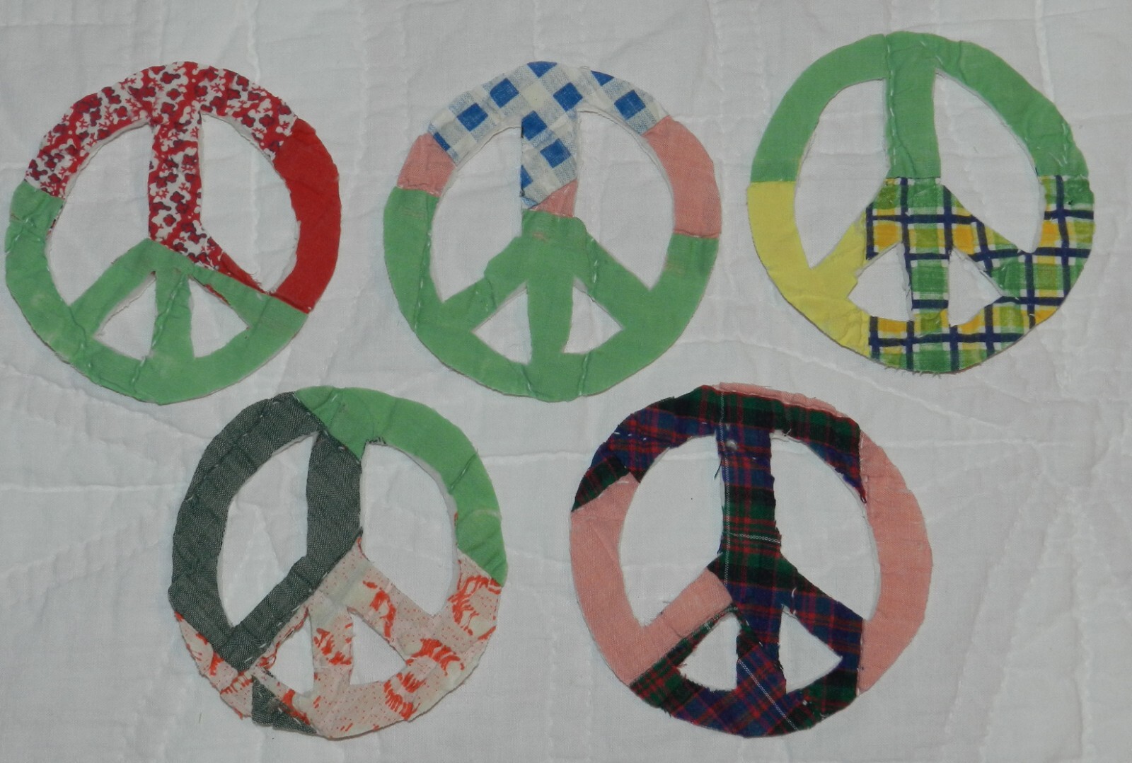 5 PRIMITIVE ANTIQUE CUTTER QUILT PEACE SIGNS! WOW!! Scrapbooking! Applique!