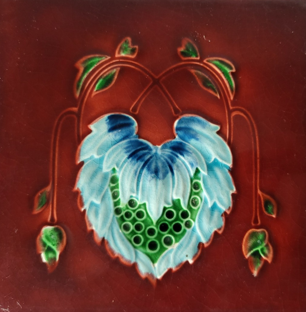 LOVELY ORIGINAL VINTAGE RELIEF MOULDED ART NOUVEAU DESIGN CERAMIC TILE 6″ SQ
