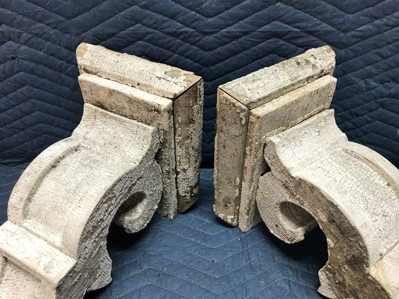 Pair Antique Large Shabby White Wood Corbel Roof Brackets Old VTG Chic 693-26B