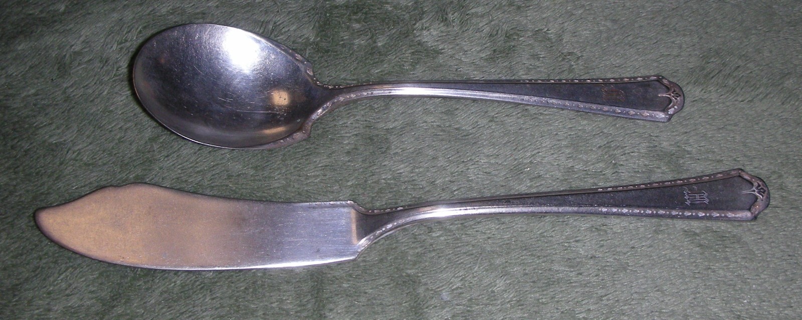 ALGONQUIN aka Baronet ~ SUGAR SPOON & BUTTER KNIFE ~ c1923 ~ Tudor Plate