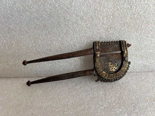 ANTIQUE INDIAN OLD IRON BRASS WORK BETEL NUT CUTTER ARECA NUT CUTTER, #NC.17