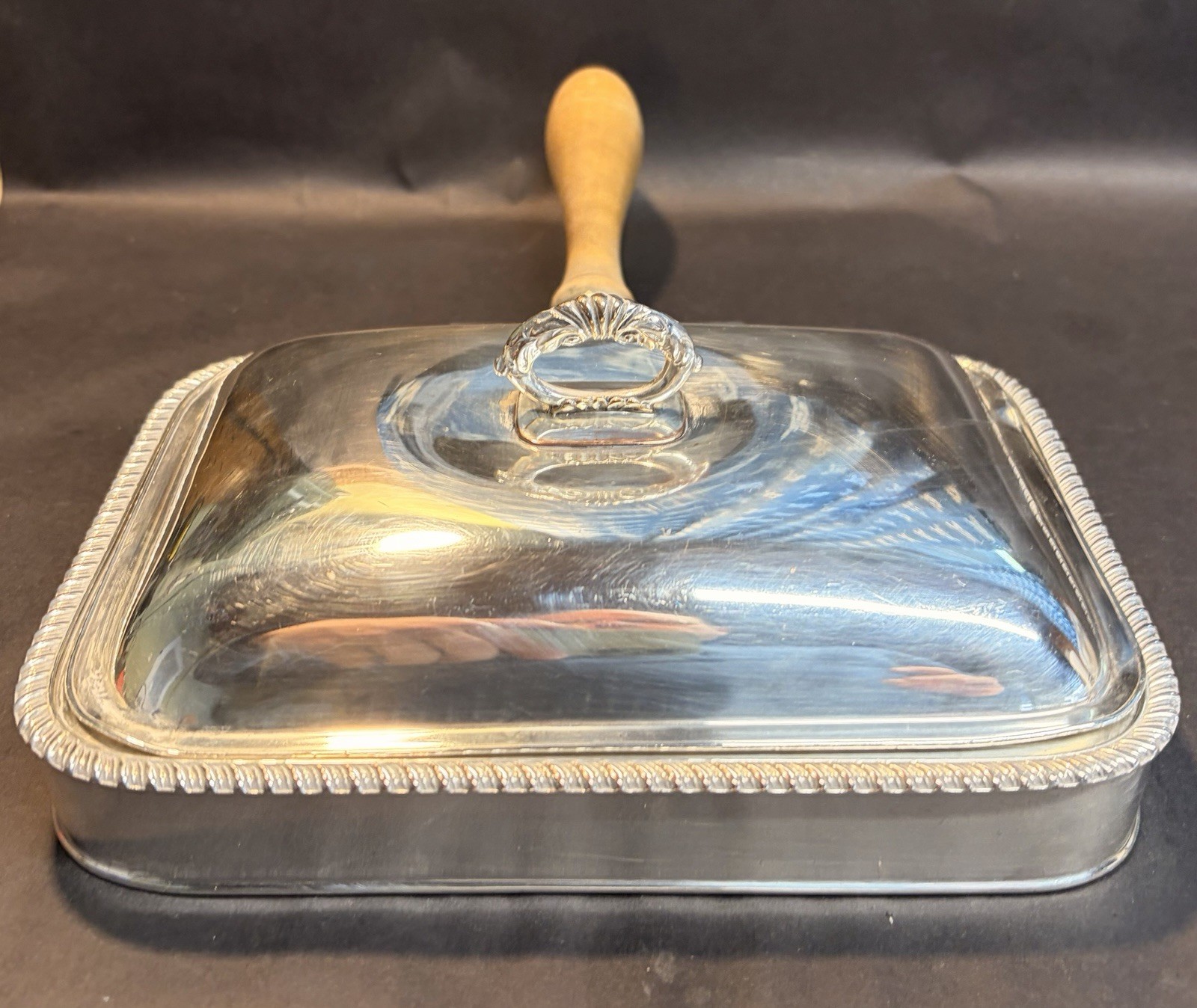 Vintage English Silver Plate Covered Entree Dish Wood Handle Gadroon Edge 9″