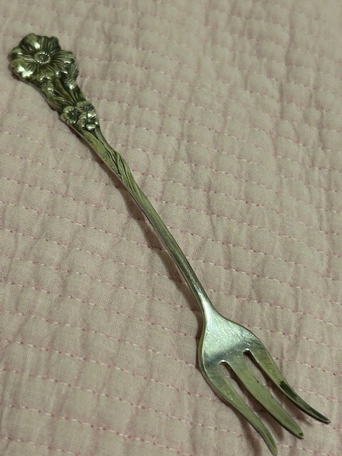 Reed & Barton Harlequin Bachelor Button & Thistle Flower Silverplate Fork.-E326