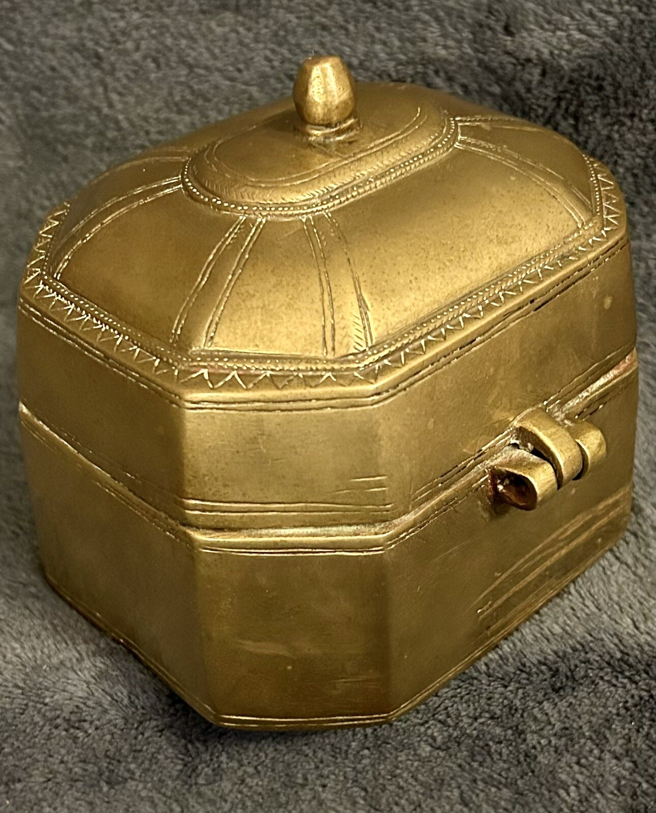 19th-C Original Hand Forged Brass Mughal Betal Supari Box 967 Grams