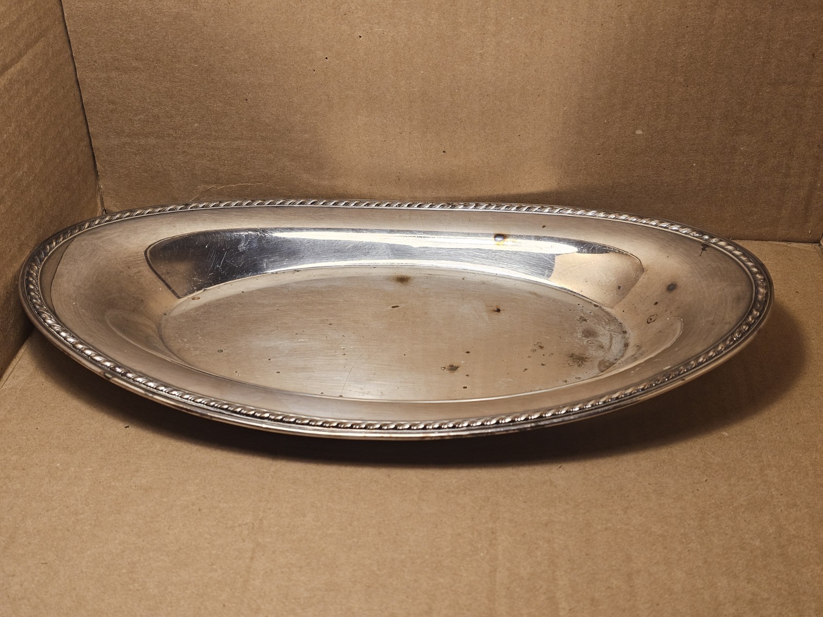 International Silver Company 674 Oval Bread Tray Castellon Rope Edge 12″