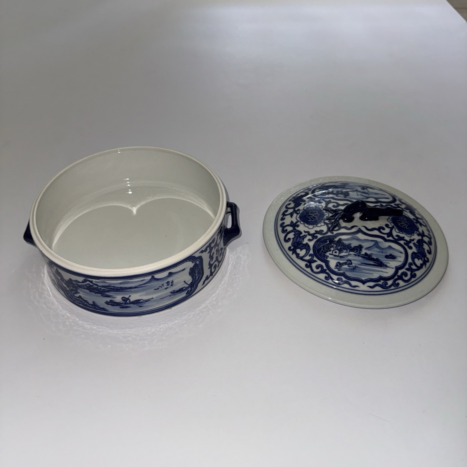 Vintage Chinese Blue & White Porcelain Covered Trinket Box Jar w/ Qianlong Mark