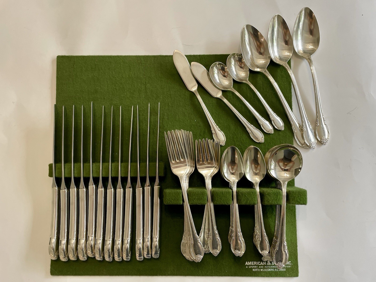 1847 Rogers Bros. Remembrance 79-Piece Set IS Silver Plate Flatware