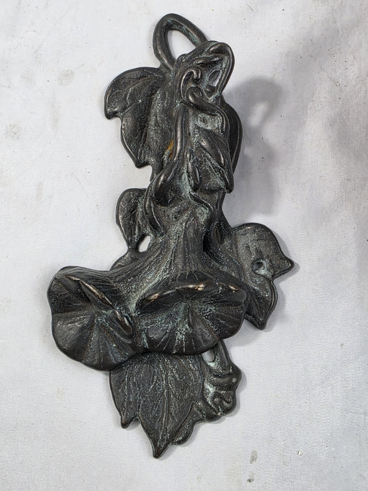 Antique Cast Iron Door Knocker Wall Mount Clip Letter Holder Calla Lilly. 119