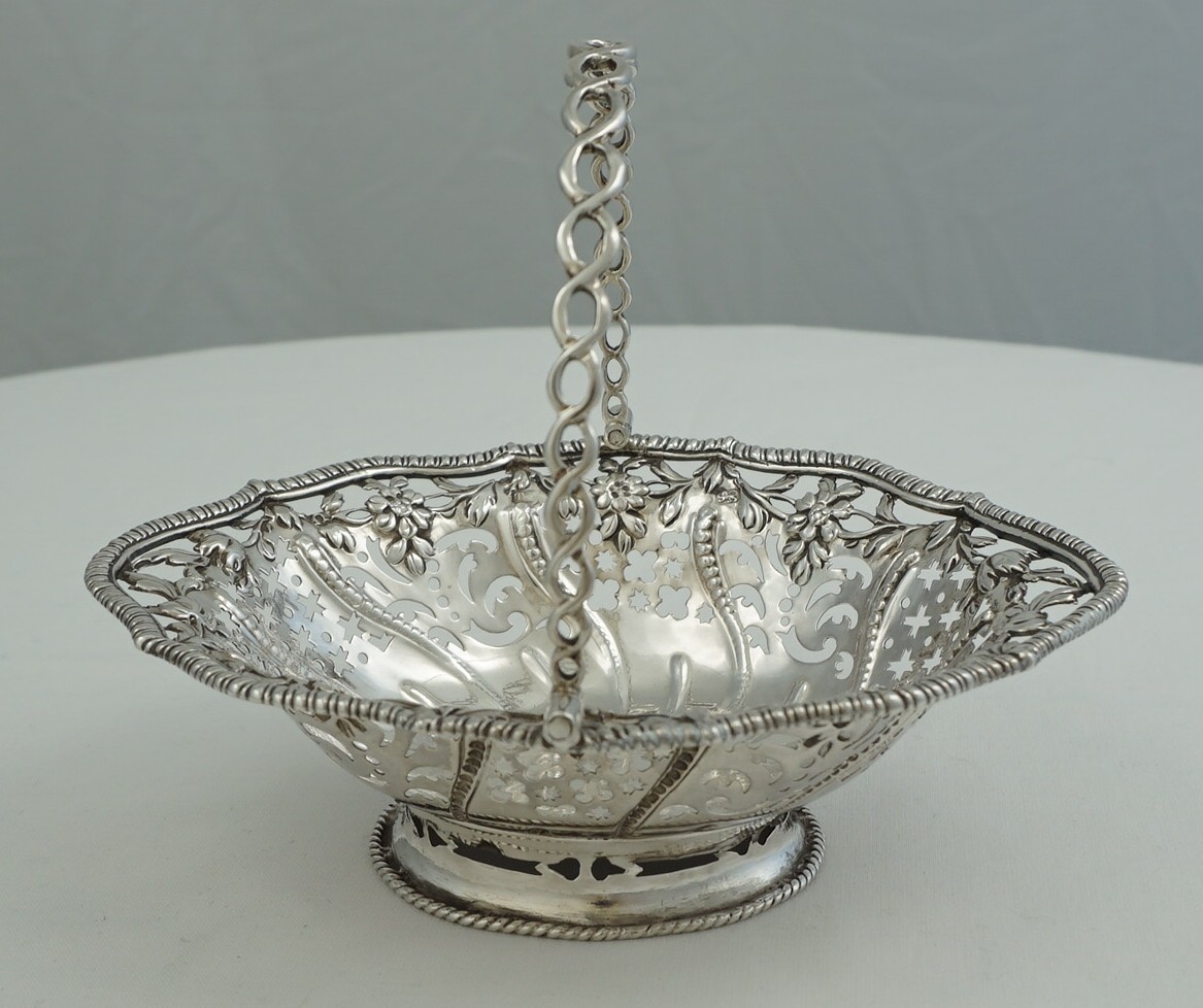 6″ Swing Handled Epergne Sweetmeats Basket, London 1768, Thomas Foster, 152mm